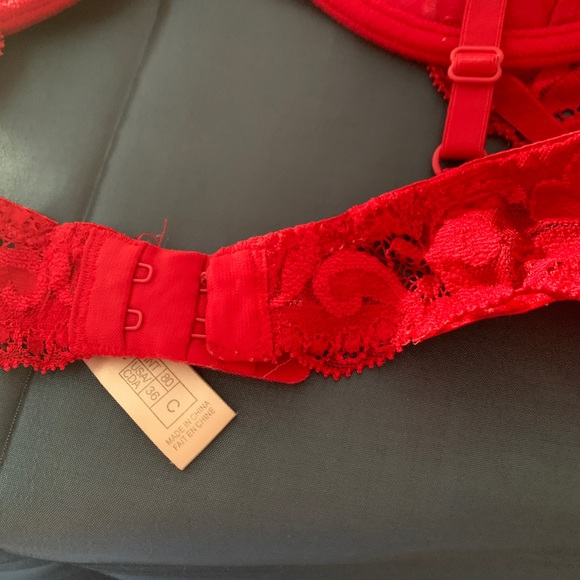 Silk & Satin Red Bra, C36. - Picture 6 of 9